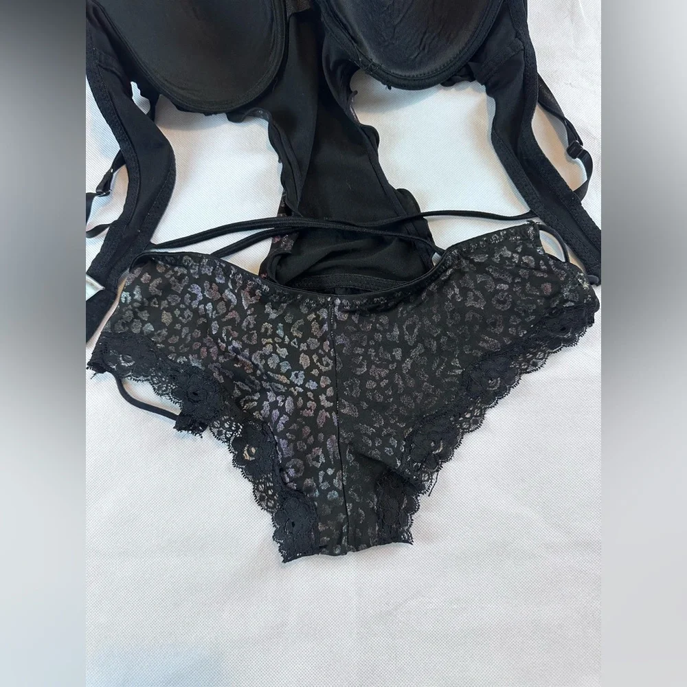 Vanilla Intimates‎ Shimmer Leopard Cutout Teddy Bodysuit – Size L
